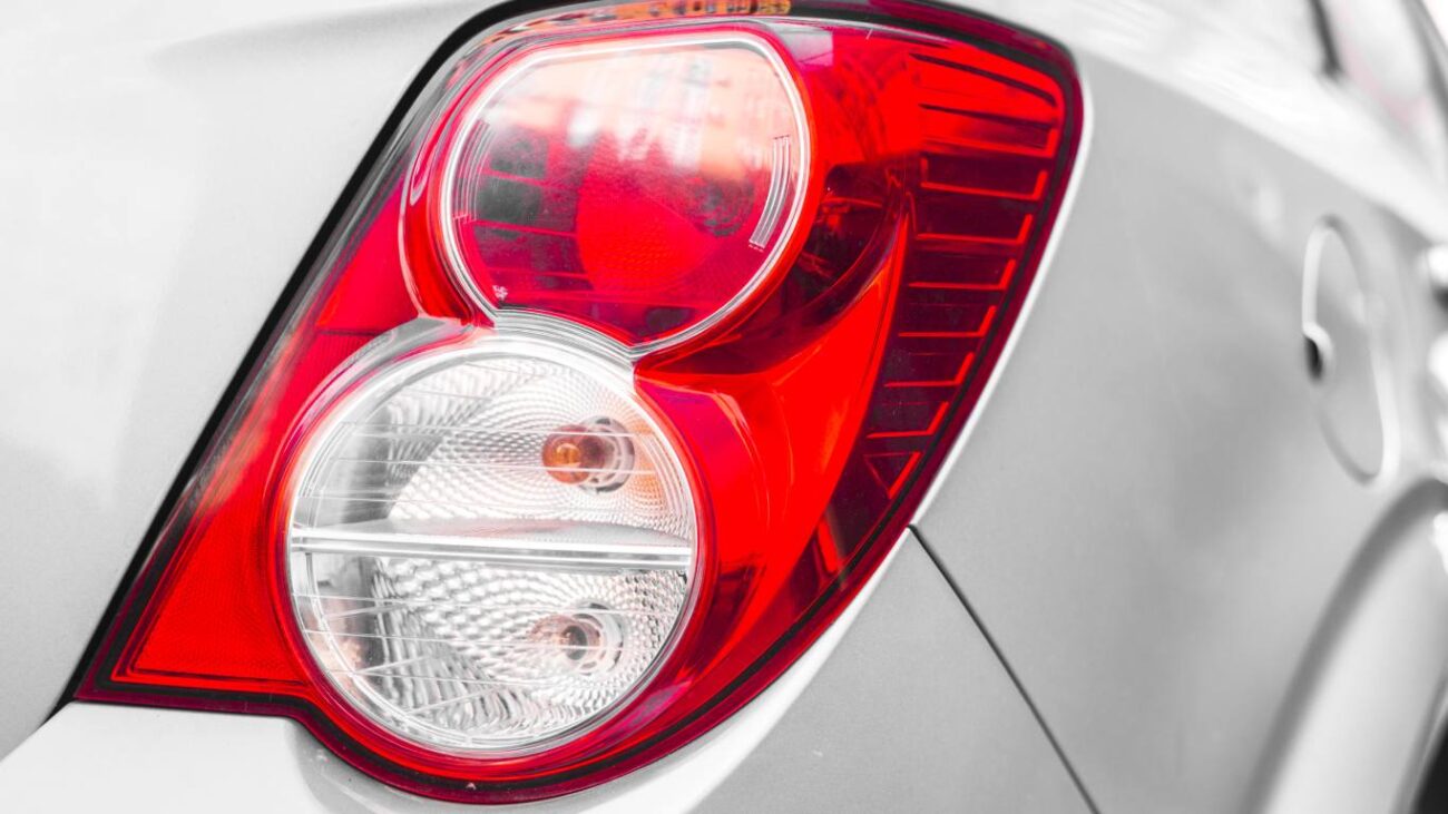 using Incandescent bulbs for tail lights