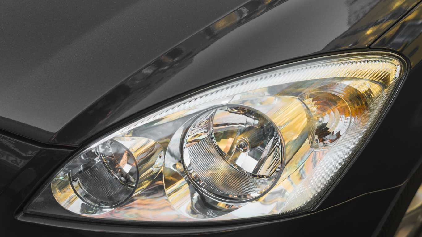 Modern Car Headlights: Complete Guide for Pros and Cons of LED and HID